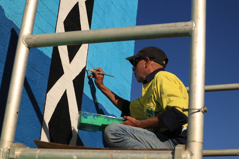 Glenn Duffield puts the finishing touches on Berry's newest mural, created for Open Field Art Festival. Picture by Jorja McDonnell