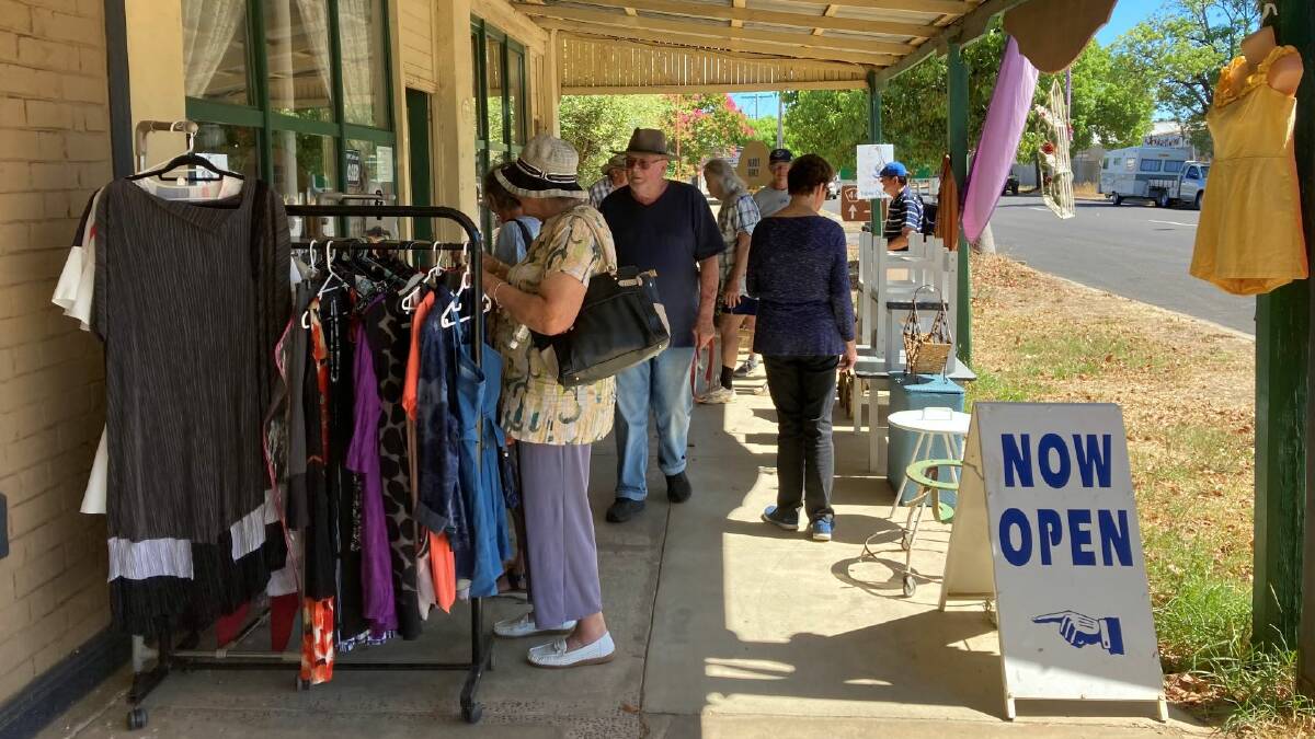 After lunch at the historic Railway Hotel in Dunolly passengers explore the small towns delightful shops and cafes. Photo Sue Preston.
