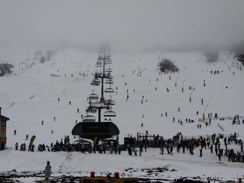 The days of good snow cover at Australian ski resorts look set to diminish in coming decades. (Jennifer Ennion/AAP PHOTOS)