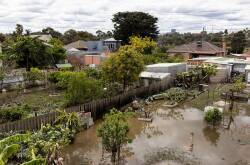 About 600 properties in Melbourne's west were flooded when the Maribyrnong River broke its banks. (Diego Fedele/AAP PHOTOS)